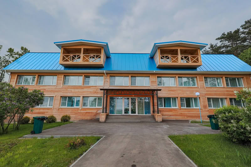 Спортивная база отдыха премиум класса Лесная опушка — территория и общий вид