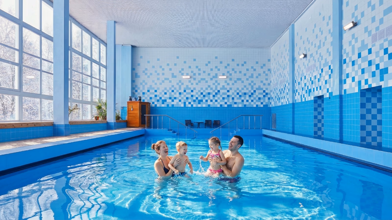 Крытый бассейн