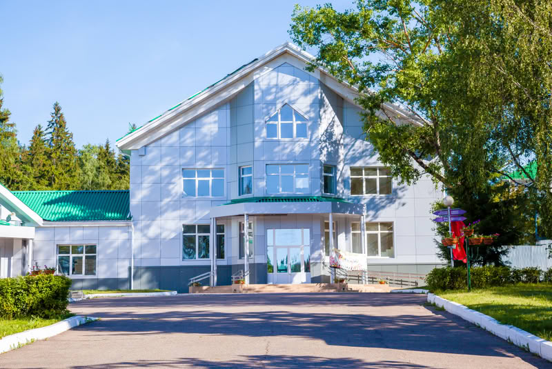 База отдыха Красная гвоздика — территория и общий вид