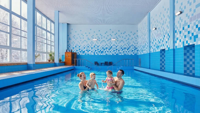 Крытый бассейн